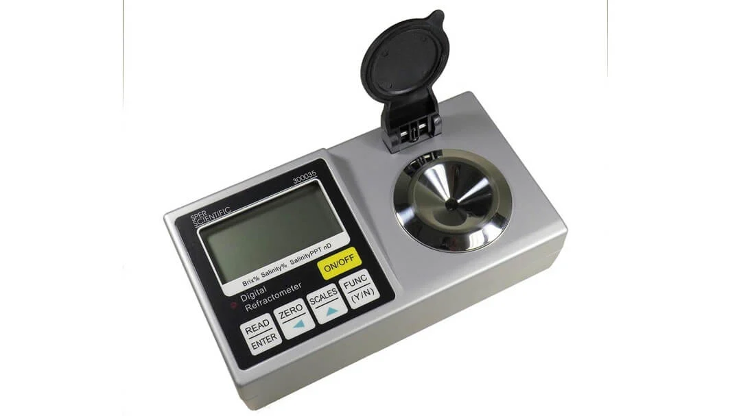 Refractometer for Salinity and Sweetness Measurement 300035 - Sper Scientific - Image 2 | Le Quoc Equipment