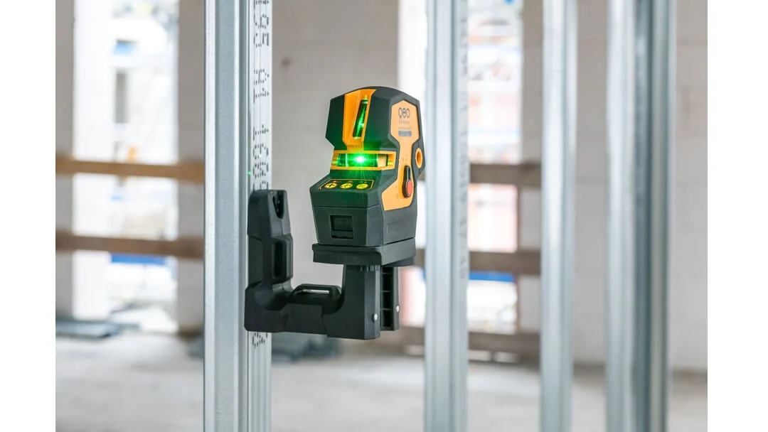 Outdoor Laser Level CrossPointer5 Green - Geo Fennel - Image 7 | Le Quoc Equipment
